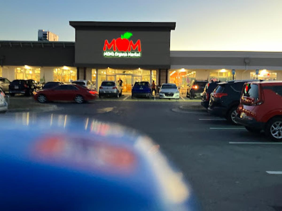 MOM's Organic Market