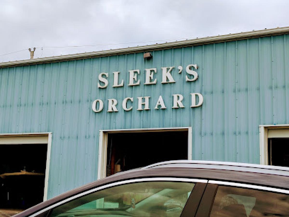 Sleeks Orchard Apple Stand