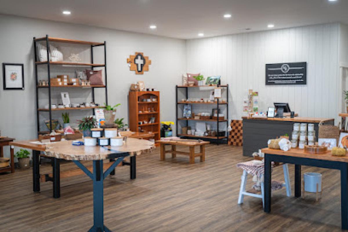 Hands of Home - Artisan Gifts & Bakery, Elkton, VA