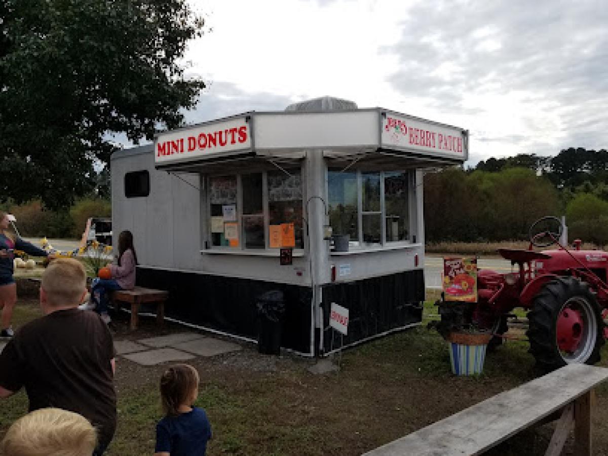 Jean's Neighborhood Market/Ragan & Holly's Pumpkin Patch