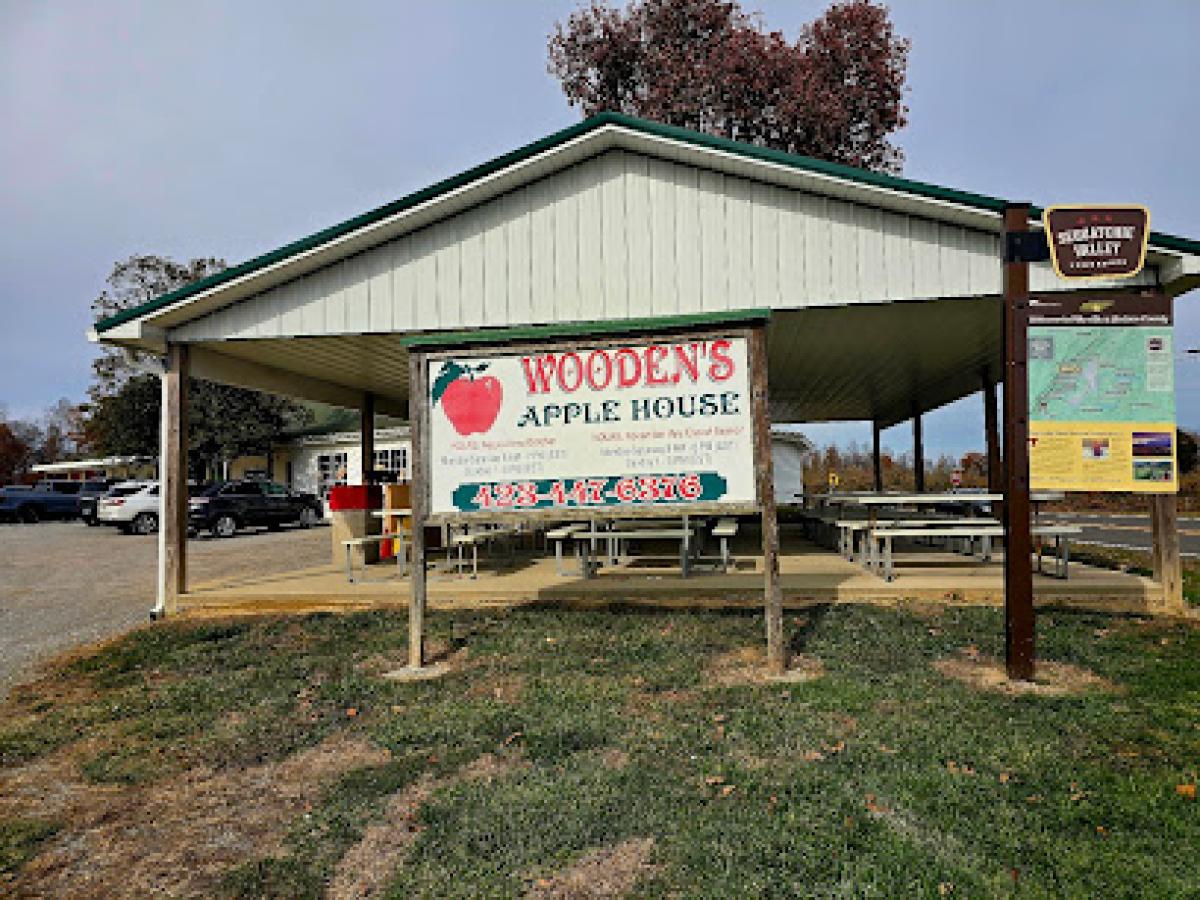 Oren Wooden's Apple House