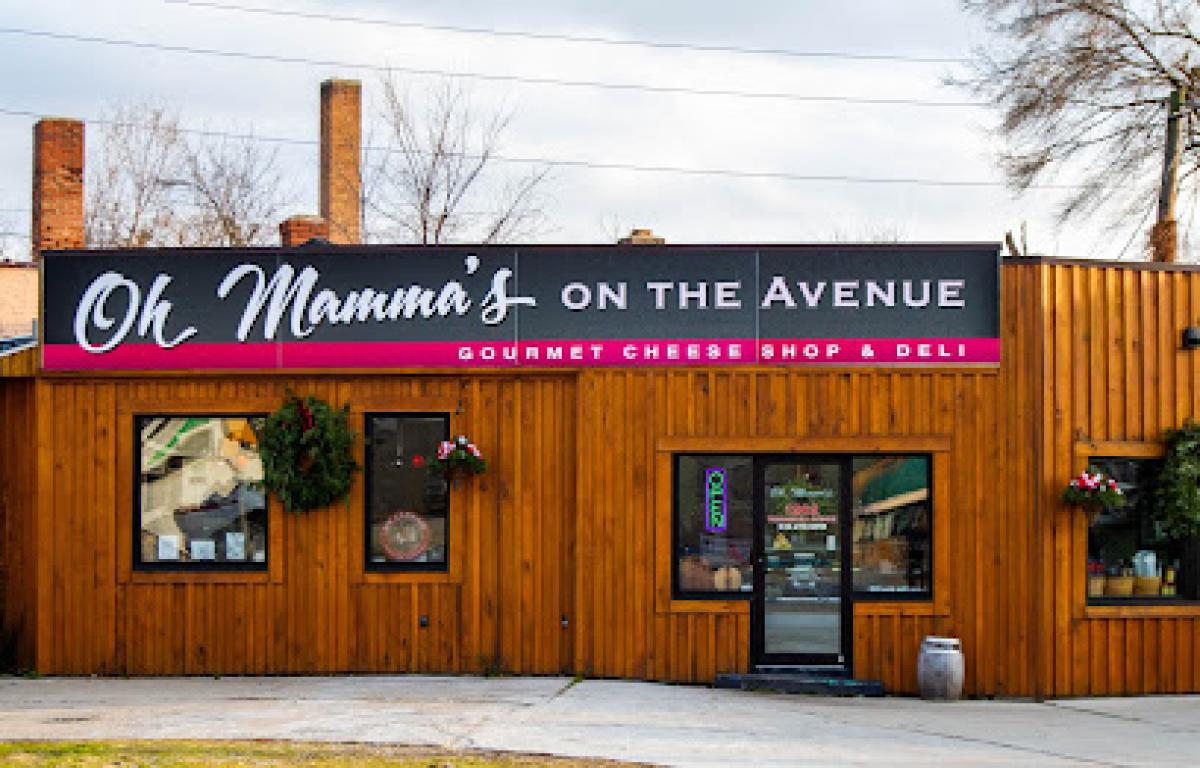 Oh Mamma's On The Avenue