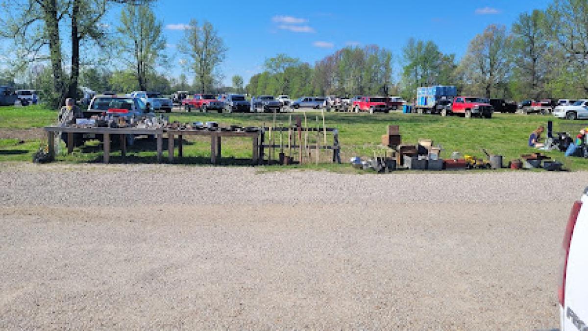 Sale Barn out side flea market
