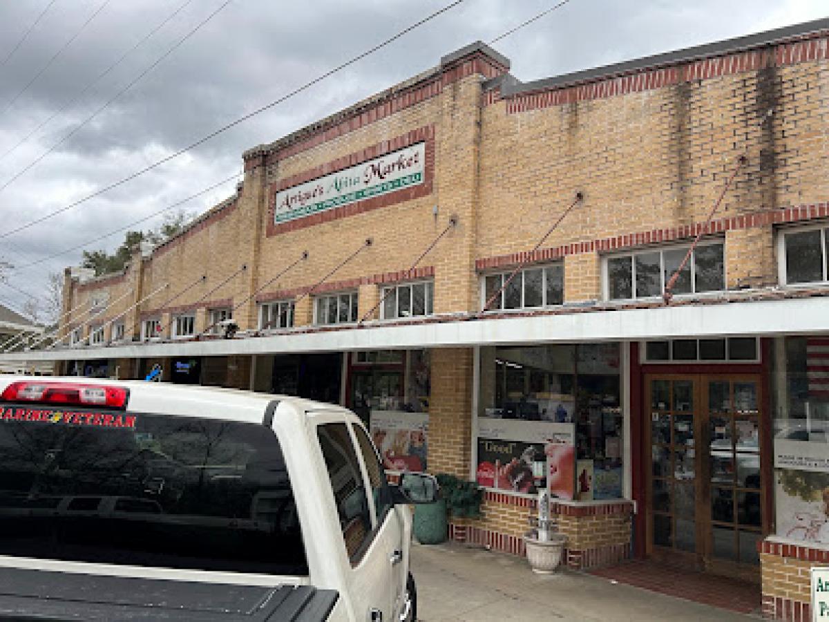 Artigue's Abita Market