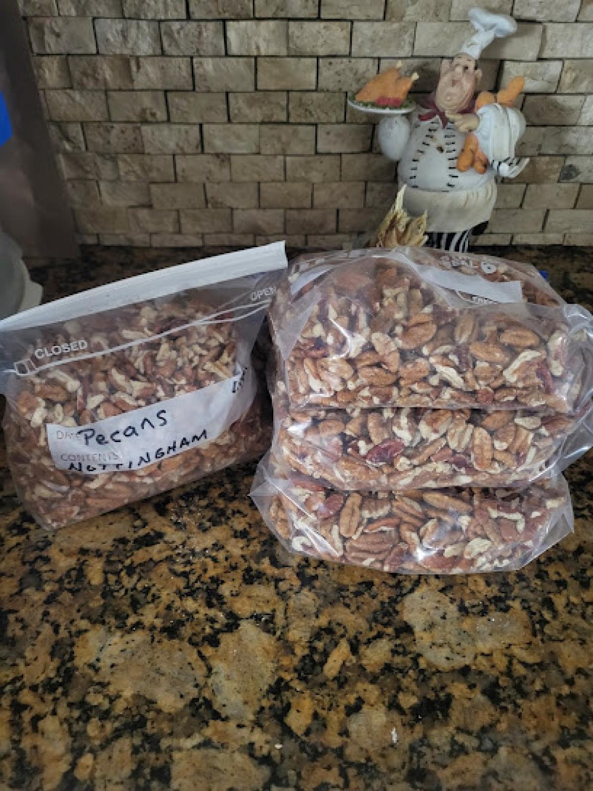 Mason's Pecan Shelling