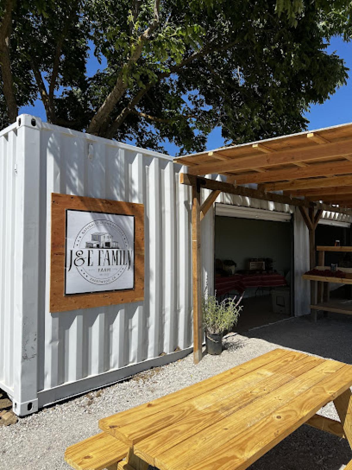 J&E Family Farm - Farm Stand
