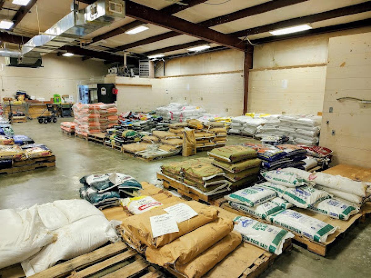 SMOKENECK FARM & GARDEN/GENERAL STORE