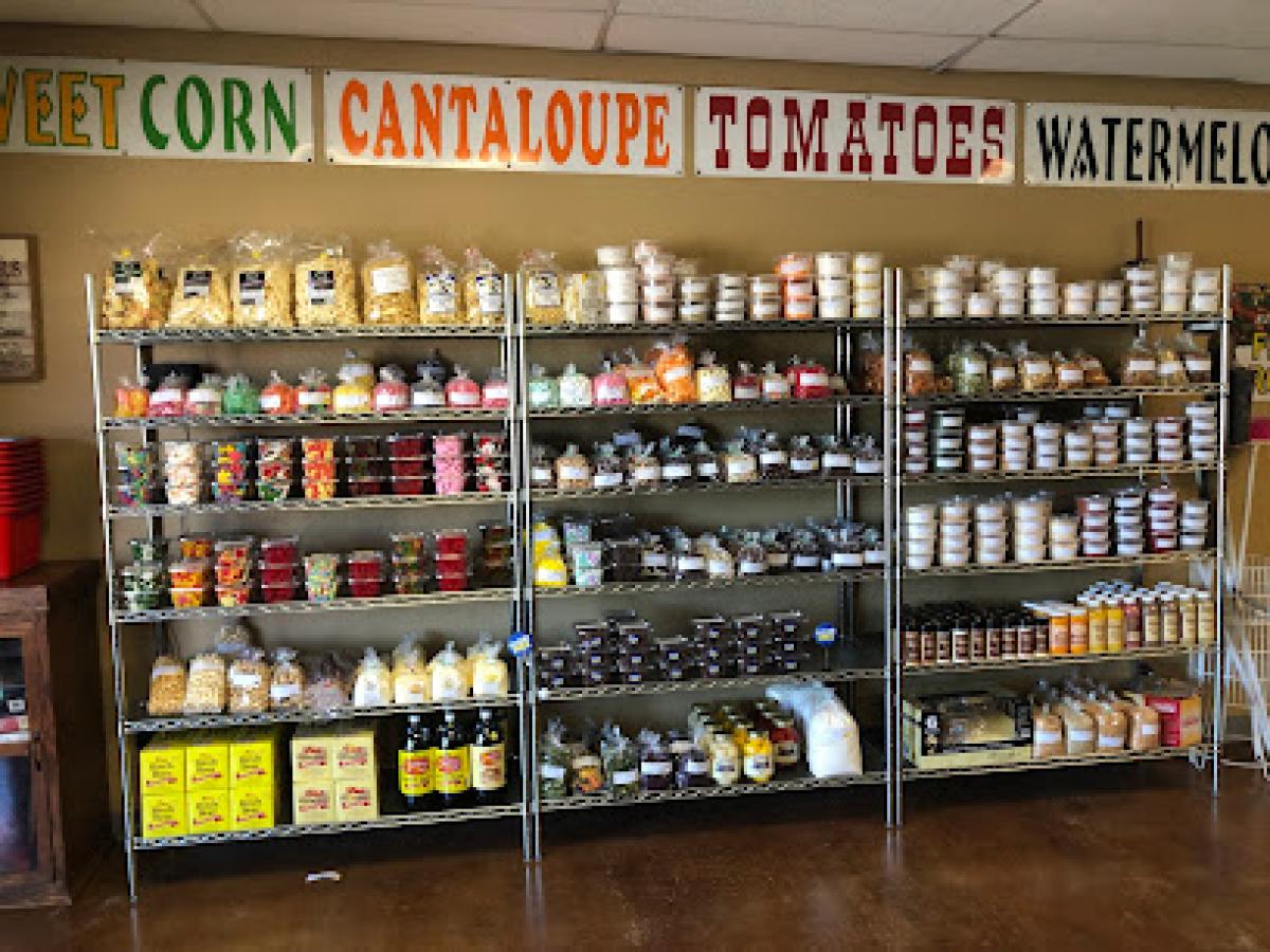 Monte Burgess Farms,Farm store and Country Cafe