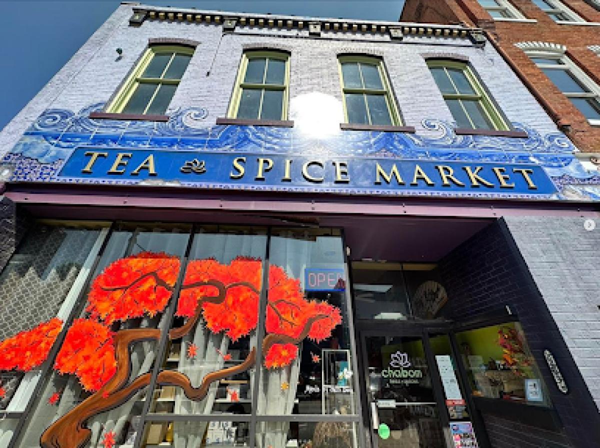 Chabom Teas + Spices