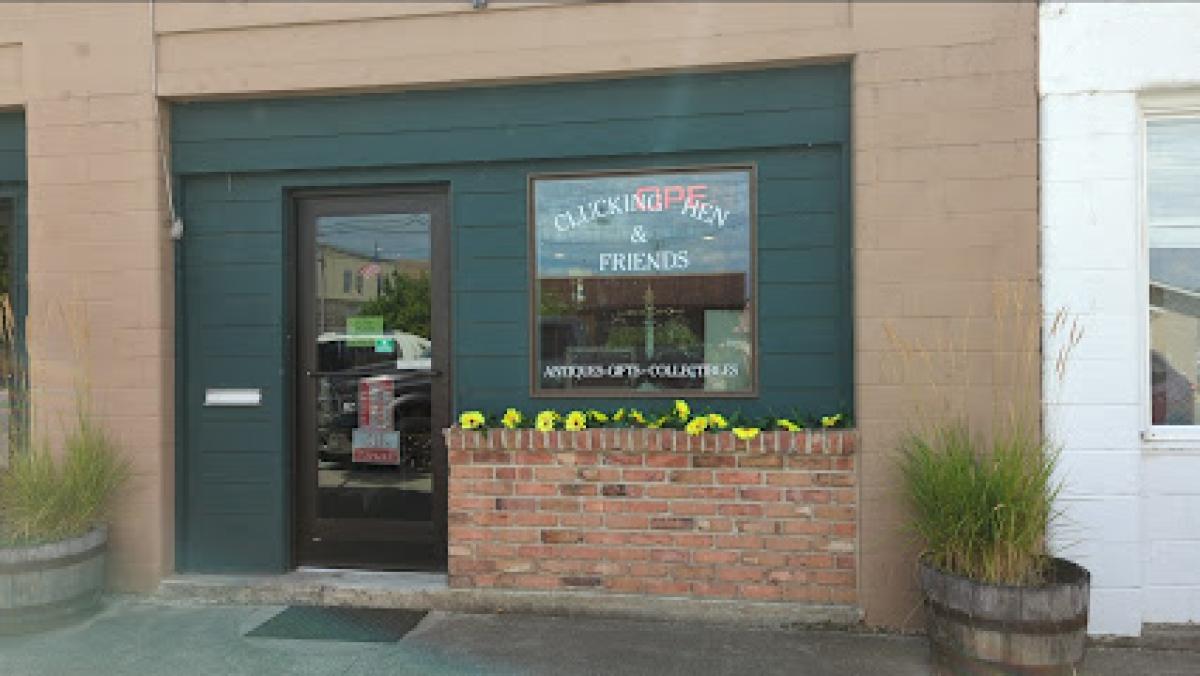 Clucking Hen & Friends