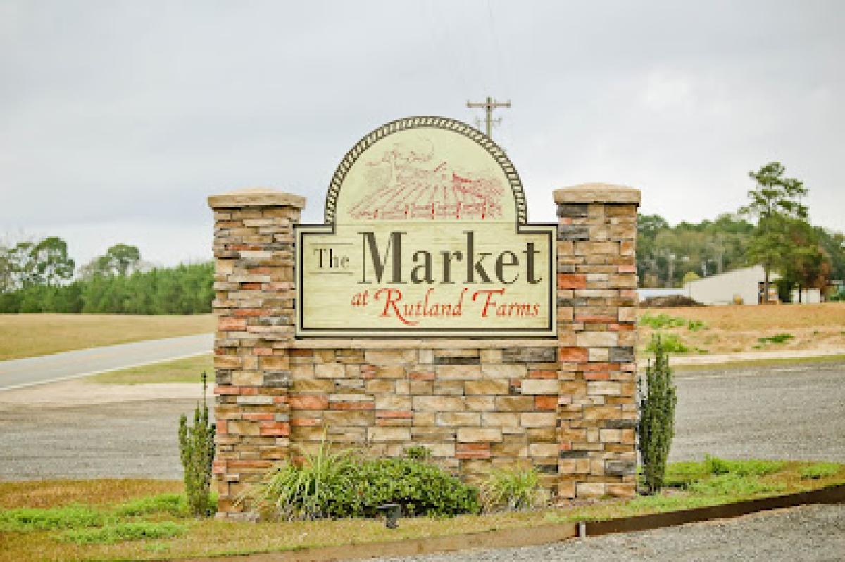 The Market At Rutland Farms