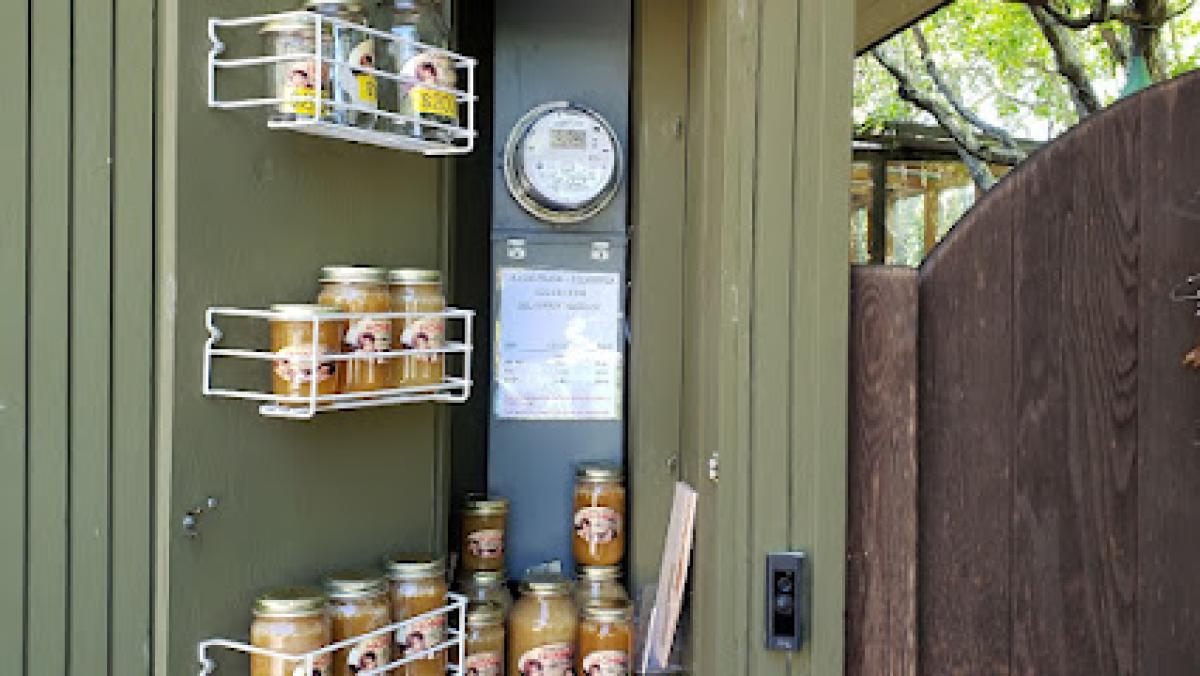 Oliver Frank - Beekeeper